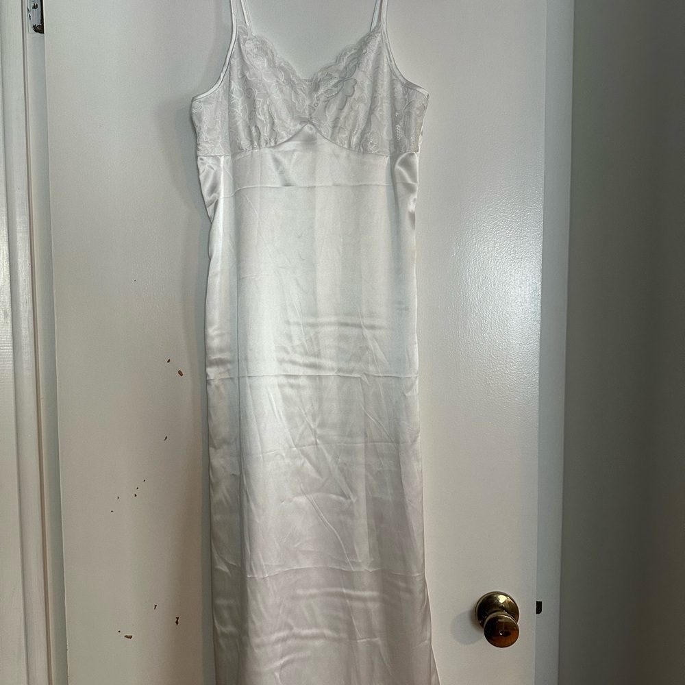 Wedding Elegant White Lace Trim Nightgown
